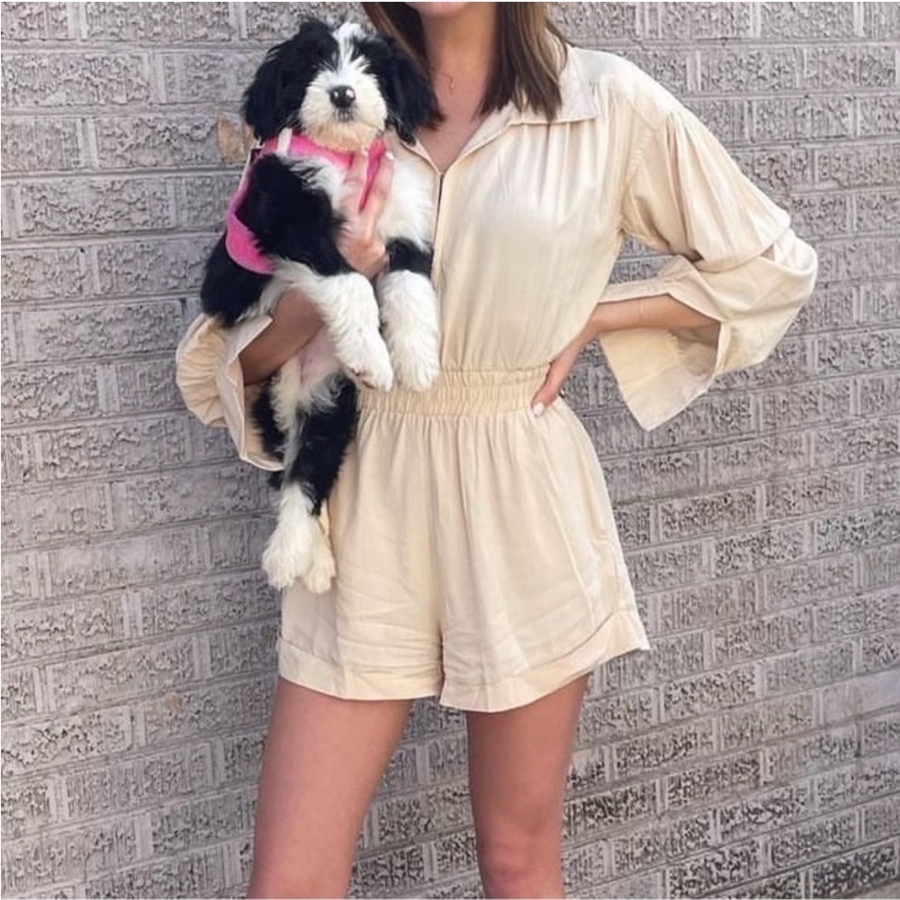 Mable cream khaki Neutral Long Sleeve Short
Romper Jumper Playset in Cream Sz S